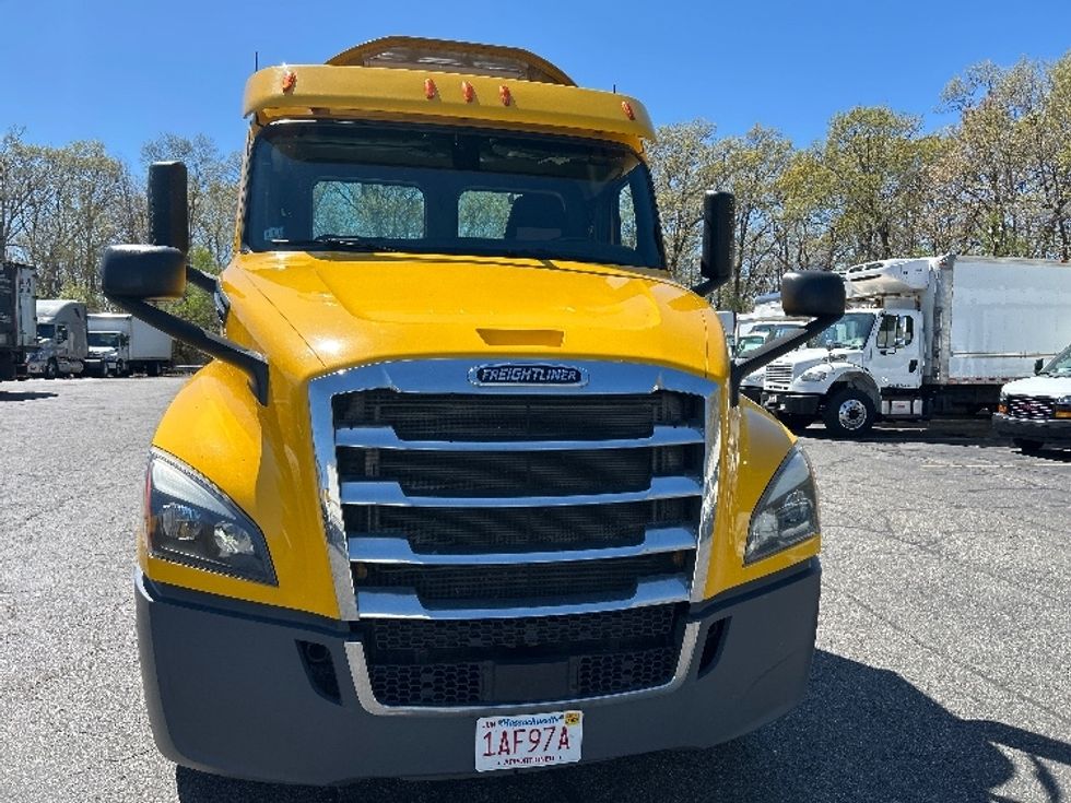 Day Cab Tractor-Heavy Duty Tractors-Freightliner-2020-T12642ST-Braintree-MA-376,469\n\t\tmiles-$ 35,000 - Image 2