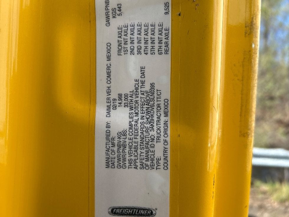 Day Cab Tractor-Heavy Duty Tractors-Freightliner-2020-T12642ST-Braintree-MA-376,469\n\t\tmiles-$ 35,000 - Image 21