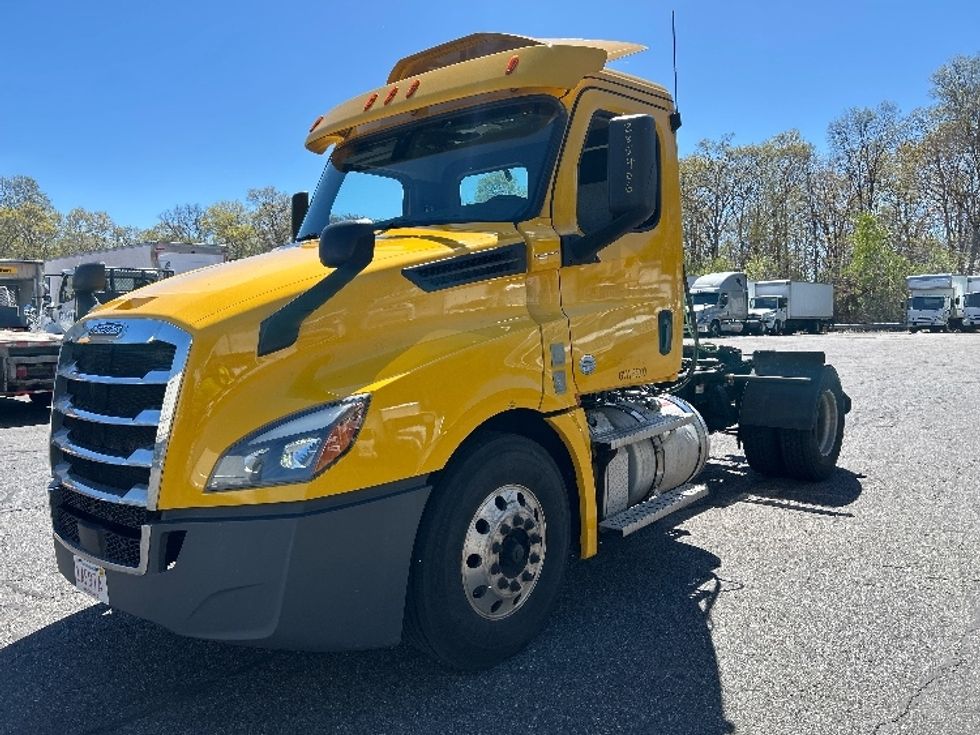 Day Cab Tractor-Heavy Duty Tractors-Freightliner-2020-T12642ST-Braintree-MA-376,469\n\t\tmiles-$ 35,000 - Image 3