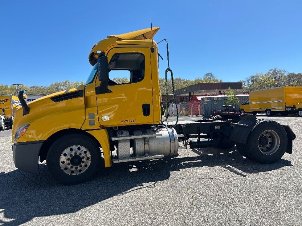 Day Cab Tractor-Heavy Duty Tractors-Freightliner-2020-T12642ST-Braintree-MA-376,469\n\t\tmiles-$ 35,000 - Image 4