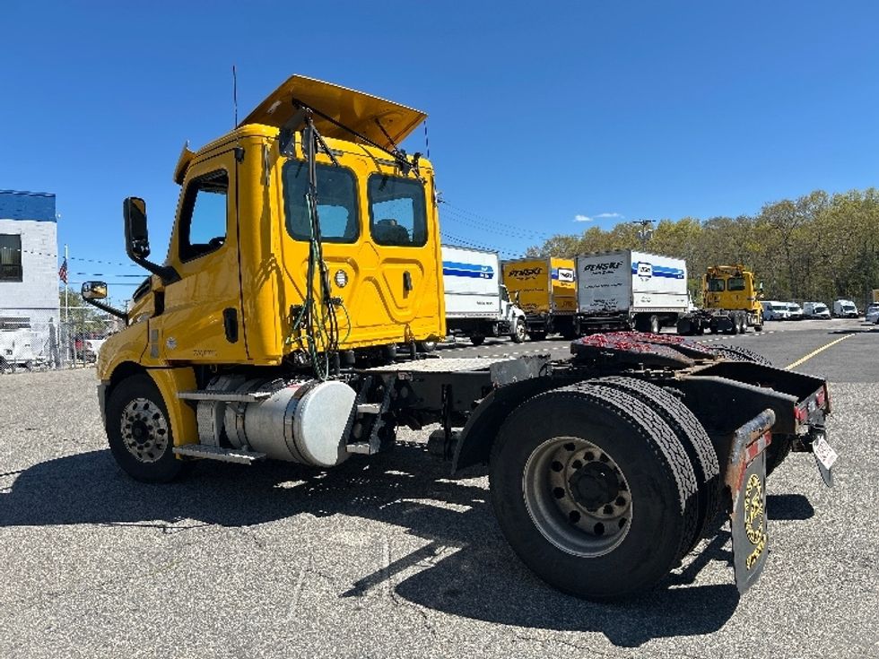 Day Cab Tractor-Heavy Duty Tractors-Freightliner-2020-T12642ST-Braintree-MA-376,469\n\t\tmiles-$ 35,000 - Image 5