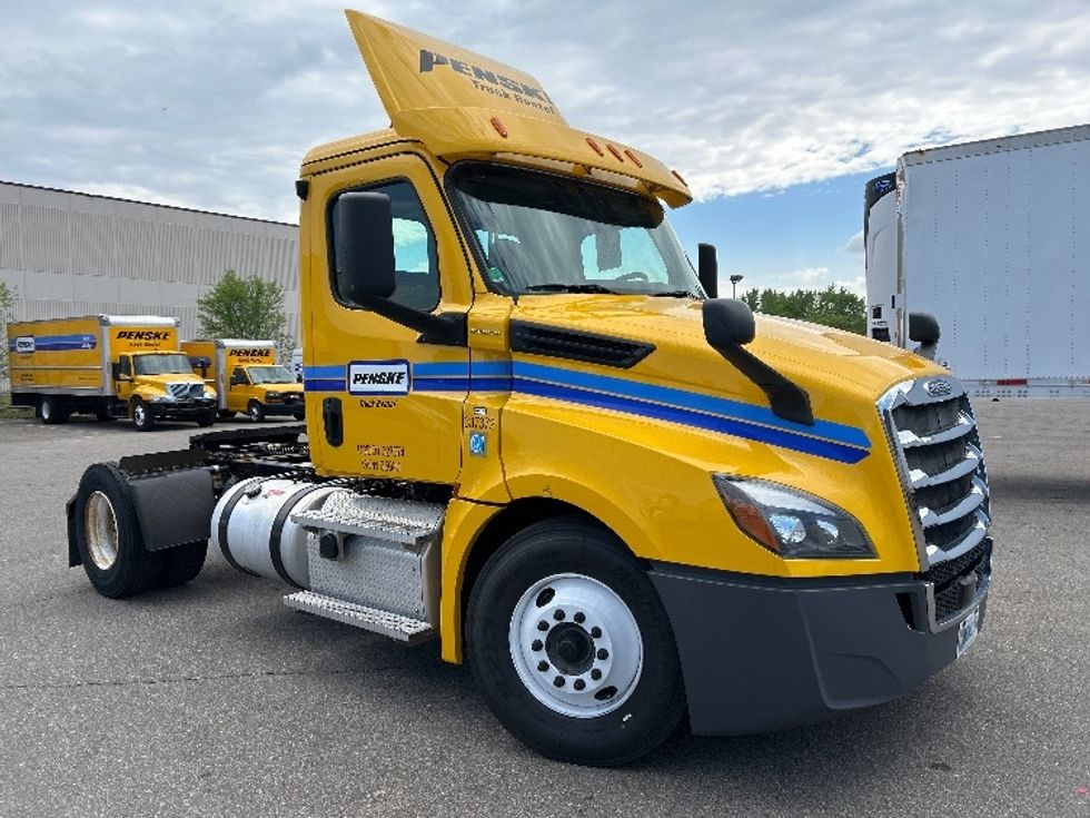 Day Cab Tractor-Heavy Duty Tractors-Freightliner-2020-T12642ST-Brooklyn Park-MN-187,574\n\t\tmiles-$ 45,000 - Image 1