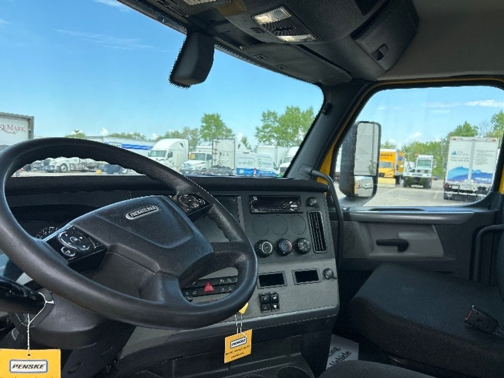 Day Cab Tractor-Heavy Duty Tractors-Freightliner-2020-T12642ST-Brooklyn Park-MN-187,574\n\t\tmiles-$ 45,000 - Image 10
