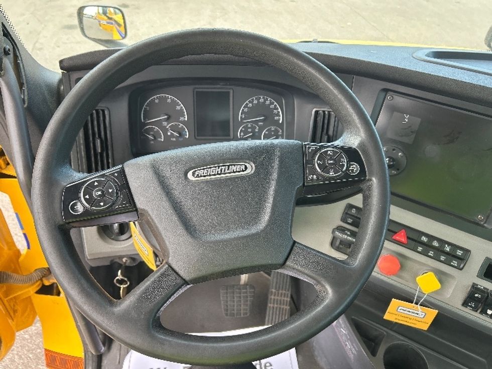 Day Cab Tractor-Heavy Duty Tractors-Freightliner-2020-T12642ST-Brooklyn Park-MN-187,574\n\t\tmiles-$ 45,000 - Image 11