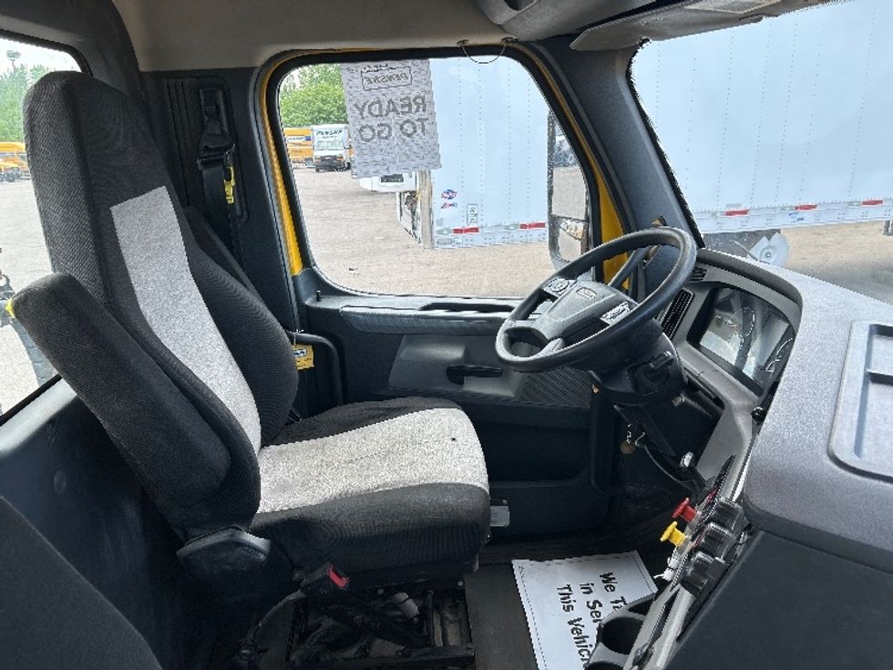 Day Cab Tractor-Heavy Duty Tractors-Freightliner-2020-T12642ST-Brooklyn Park-MN-187,574\n\t\tmiles-$ 45,000 - Image 14