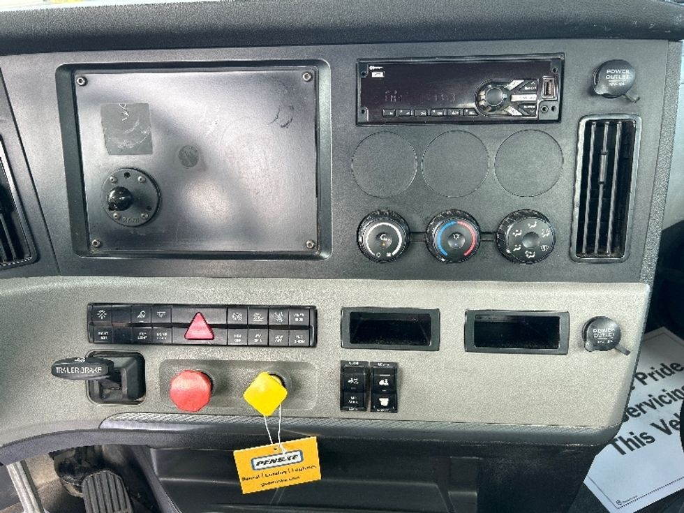 Day Cab Tractor-Heavy Duty Tractors-Freightliner-2020-T12642ST-Brooklyn Park-MN-187,574\n\t\tmiles-$ 45,000 - Image 18