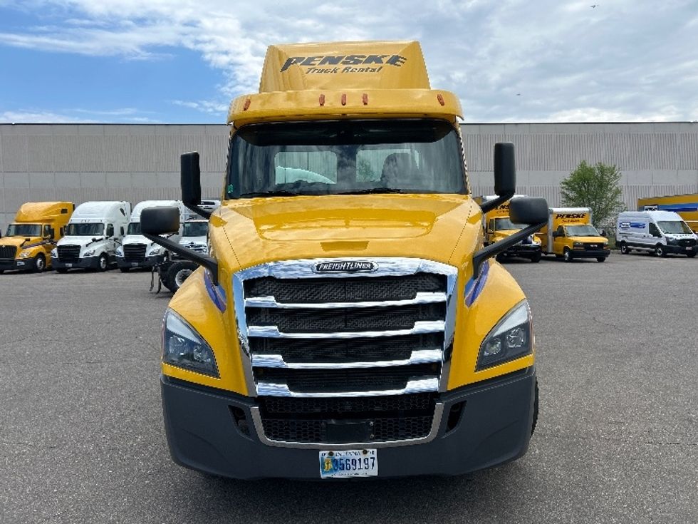 Day Cab Tractor-Heavy Duty Tractors-Freightliner-2020-T12642ST-Brooklyn Park-MN-187,574\n\t\tmiles-$ 45,000 - Image 2