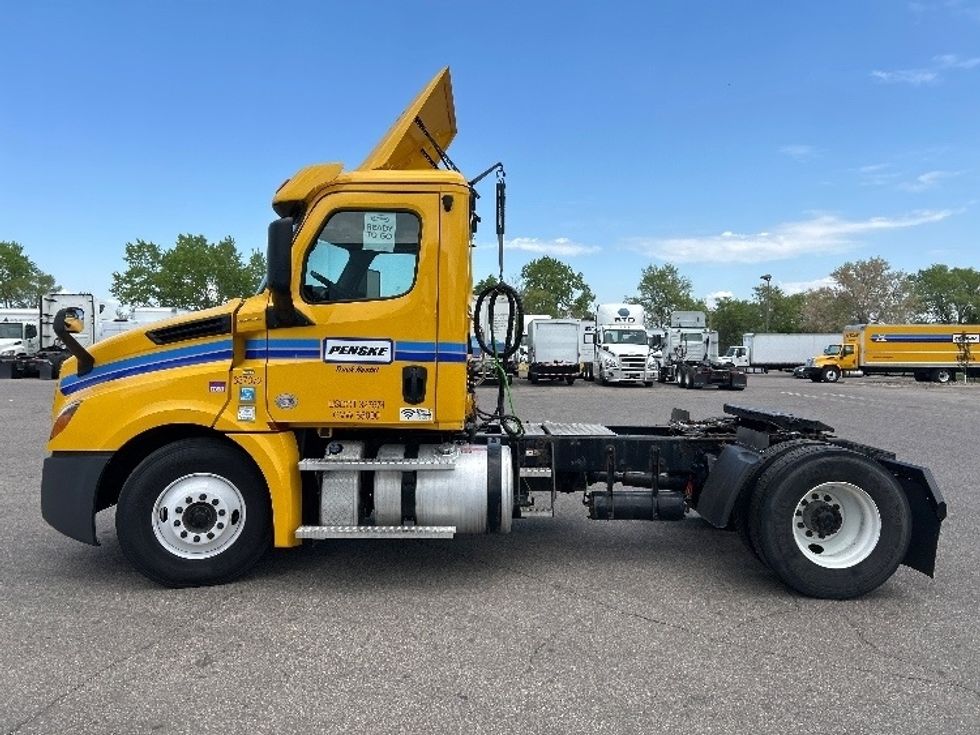 Day Cab Tractor-Heavy Duty Tractors-Freightliner-2020-T12642ST-Brooklyn Park-MN-187,574\n\t\tmiles-$ 45,000 - Image 4