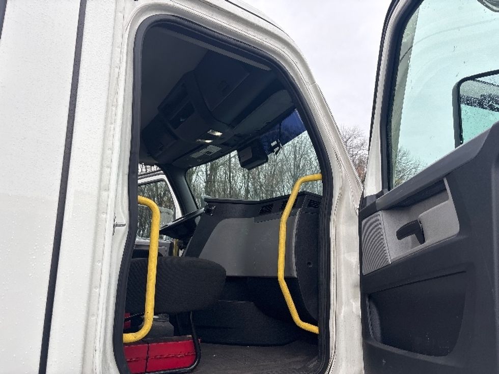 Day Cab Tractor-Heavy Duty Tractors-Freightliner-2020-T12642ST-Burlington-NJ-424,115\n\t\tmiles-$ 36,500 - Image 12