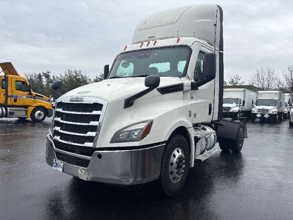 Day Cab Tractor-Heavy Duty Tractors-Freightliner-2020-T12642ST-Burlington-NJ-424,115\n\t\tmiles-$ 36,500 - Image 3