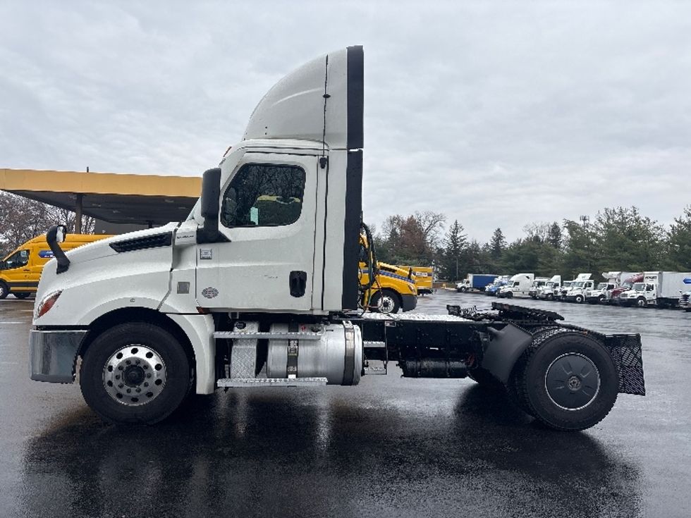 Day Cab Tractor-Heavy Duty Tractors-Freightliner-2020-T12642ST-Burlington-NJ-424,115\n\t\tmiles-$ 36,500 - Image 4