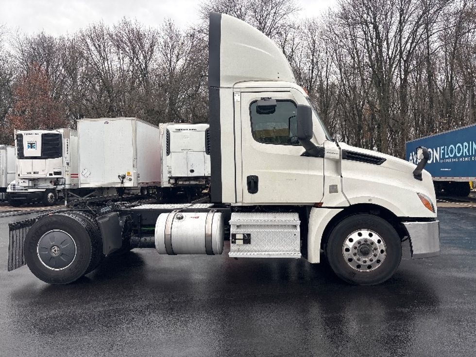Day Cab Tractor-Heavy Duty Tractors-Freightliner-2020-T12642ST-Burlington-NJ-424,115\n\t\tmiles-$ 36,500 - Image 8