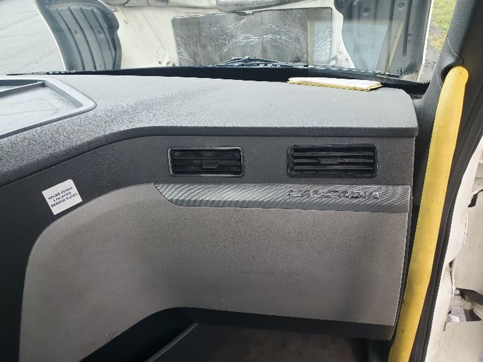 Day Cab Tractor-Heavy Duty Tractors-Freightliner-2020-T12642ST-Burlington-NJ-565,639\n\t\tmiles-$ 27,000 - Image 13