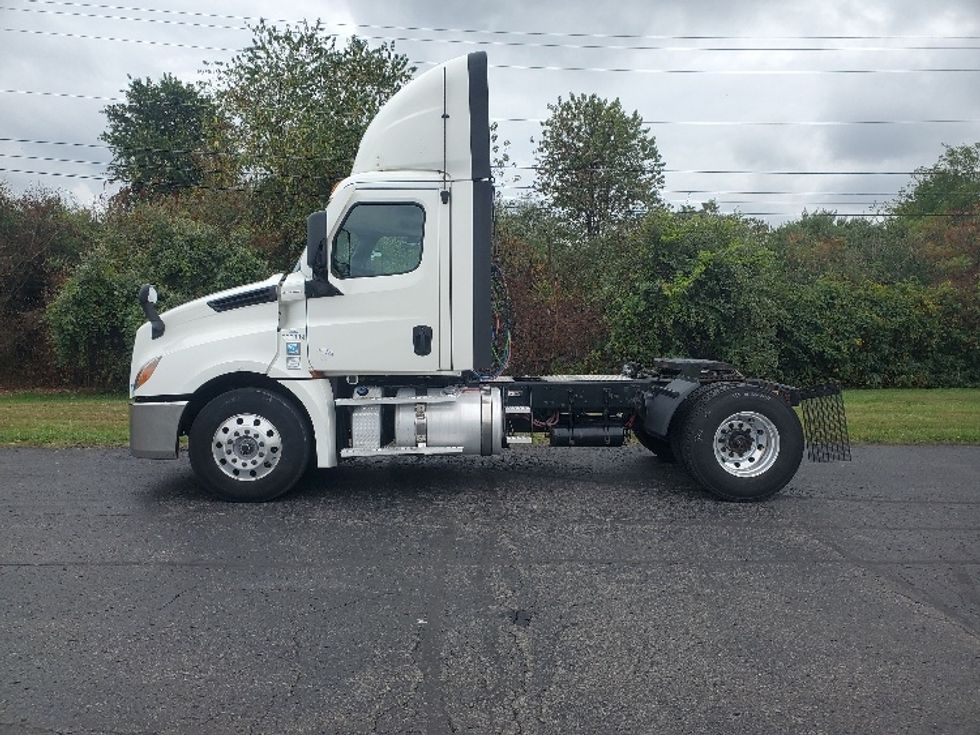Day Cab Tractor-Heavy Duty Tractors-Freightliner-2020-T12642ST-Burlington-NJ-565,639\n\t\tmiles-$ 27,000 - Image 4