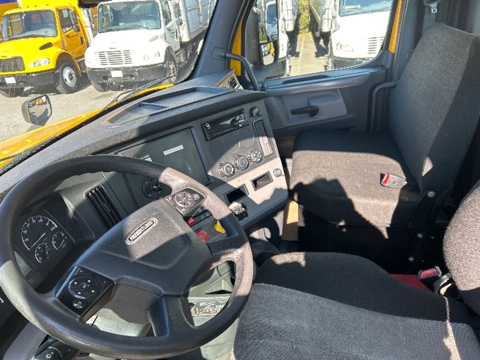 Day Cab Tractor-Heavy Duty Tractors-Freightliner-2020-T12642ST-Burnaby-BC-164,652\n\t\tkm-$ 54,500 - Image 10