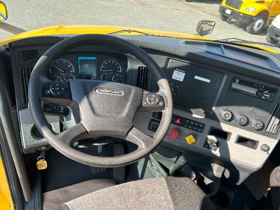 Day Cab Tractor-Heavy Duty Tractors-Freightliner-2020-T12642ST-Burnaby-BC-164,652\n\t\tkm-$ 54,500 - Image 11