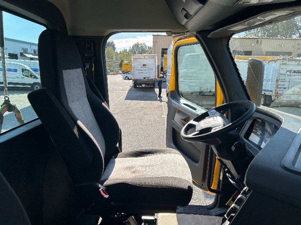 Day Cab Tractor-Heavy Duty Tractors-Freightliner-2020-T12642ST-Burnaby-BC-164,652\n\t\tkm-$ 54,500 - Image 14