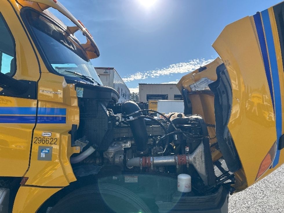 Day Cab Tractor-Heavy Duty Tractors-Freightliner-2020-T12642ST-Burnaby-BC-164,652\n\t\tkm-$ 54,500 - Image 15