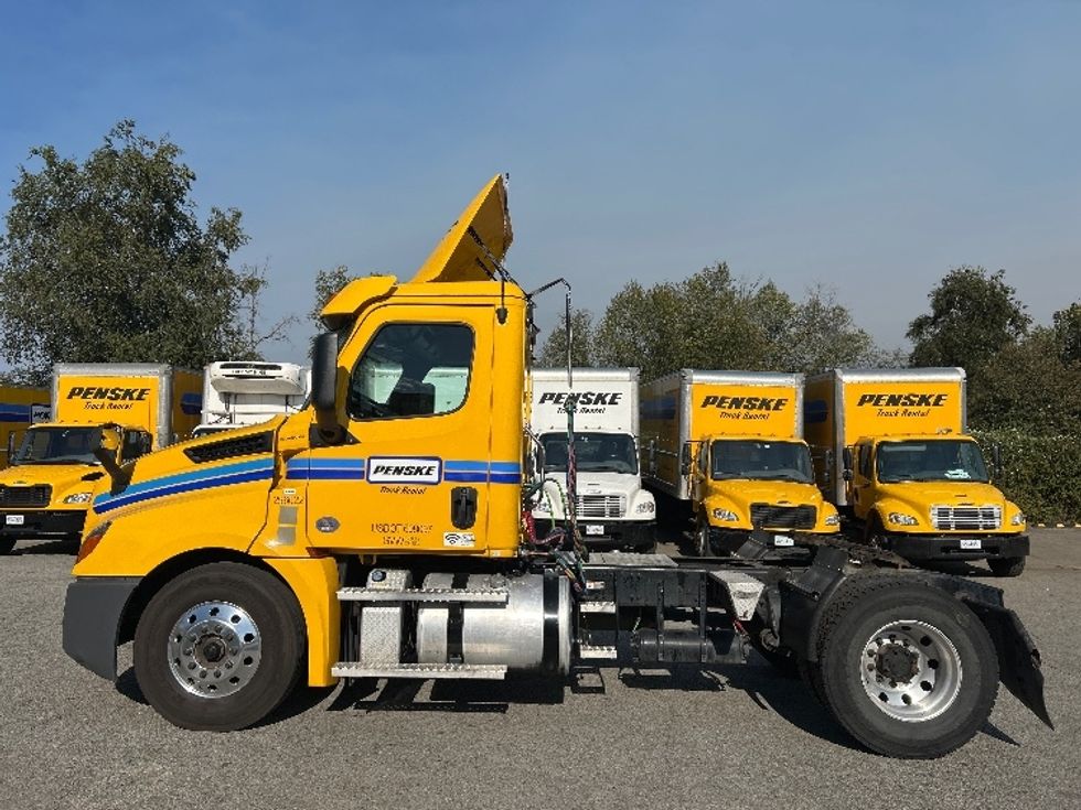 Day Cab Tractor-Heavy Duty Tractors-Freightliner-2020-T12642ST-Burnaby-BC-164,652\n\t\tkm-$ 54,500 - Image 4