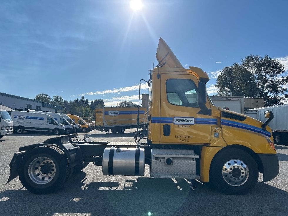 Day Cab Tractor-Heavy Duty Tractors-Freightliner-2020-T12642ST-Burnaby-BC-164,652\n\t\tkm-$ 54,500 - Image 8