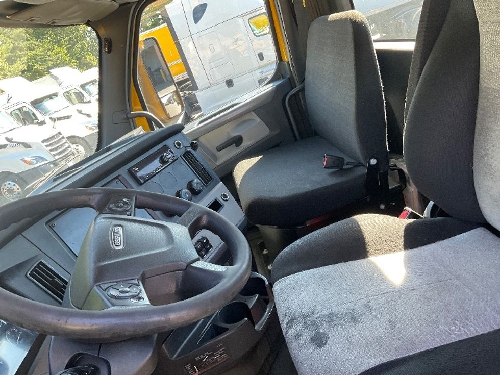Day Cab Tractor-Heavy Duty Tractors-Freightliner-2020-T12642ST-Capitol Heights-MD-228,313\n\t\tmiles-$ 44,000 - Image 10