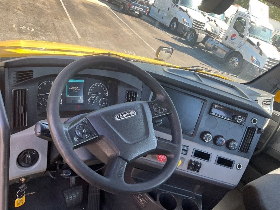 Day Cab Tractor-Heavy Duty Tractors-Freightliner-2020-T12642ST-Capitol Heights-MD-228,313\n\t\tmiles-$ 44,000 - Image 11