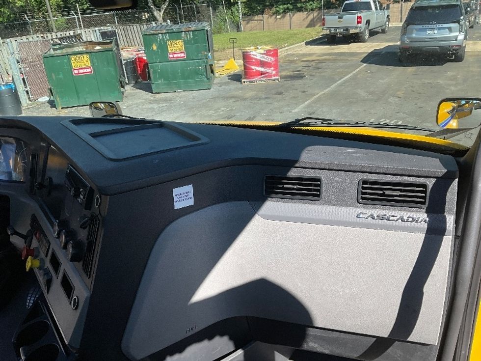 Day Cab Tractor-Heavy Duty Tractors-Freightliner-2020-T12642ST-Capitol Heights-MD-228,313\n\t\tmiles-$ 44,000 - Image 13