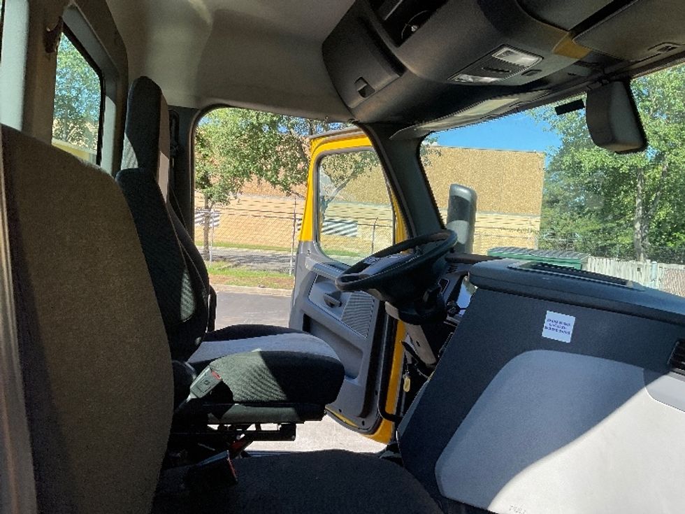 Day Cab Tractor-Heavy Duty Tractors-Freightliner-2020-T12642ST-Capitol Heights-MD-228,313\n\t\tmiles-$ 44,000 - Image 14