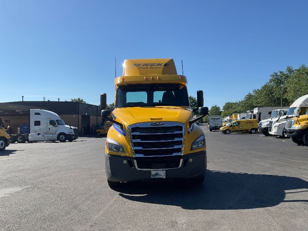 Day Cab Tractor-Heavy Duty Tractors-Freightliner-2020-T12642ST-Capitol Heights-MD-228,313\n\t\tmiles-$ 44,000 - Image 2