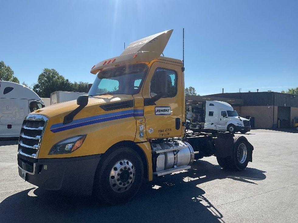 Day Cab Tractor-Heavy Duty Tractors-Freightliner-2020-T12642ST-Capitol Heights-MD-228,313\n\t\tmiles-$ 44,000 - Image 3
