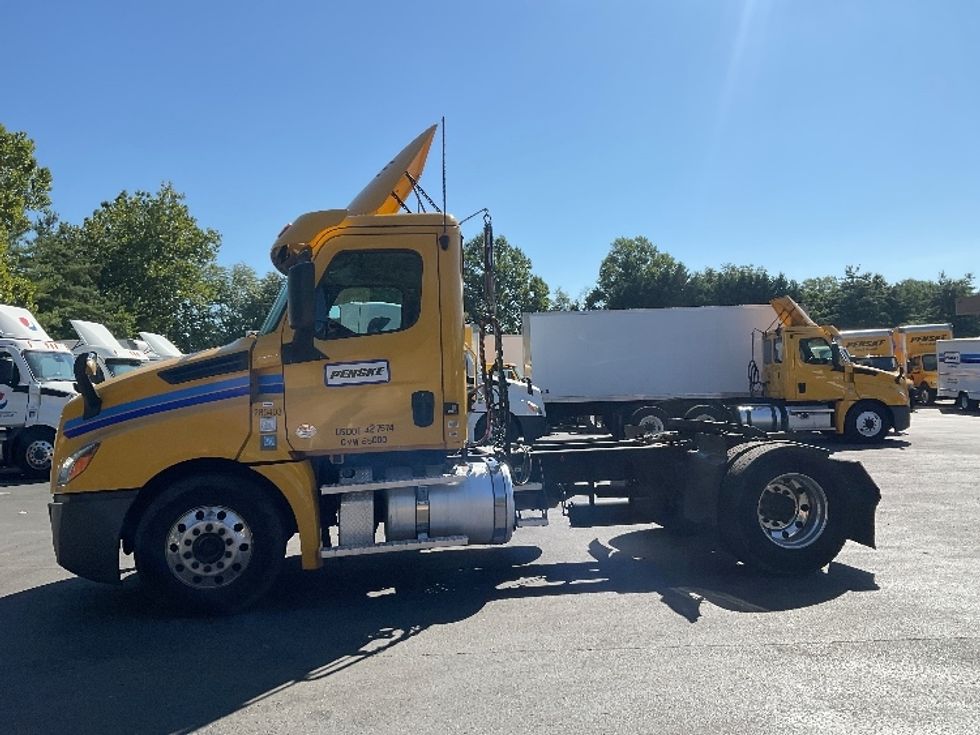 Day Cab Tractor-Heavy Duty Tractors-Freightliner-2020-T12642ST-Capitol Heights-MD-228,313\n\t\tmiles-$ 44,000 - Image 4