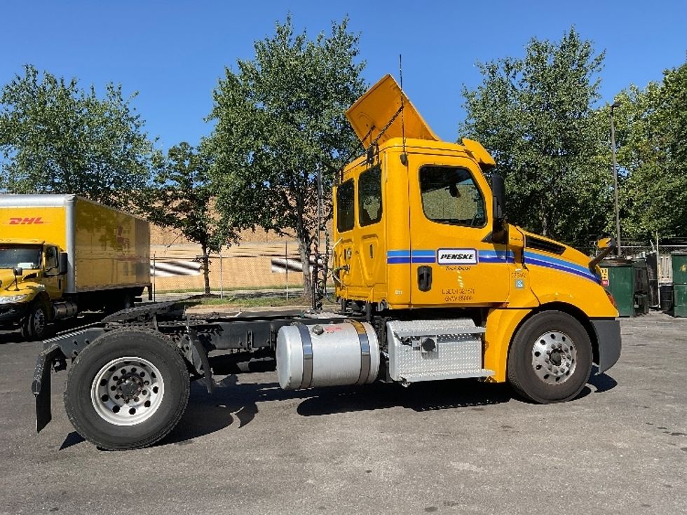 Day Cab Tractor-Heavy Duty Tractors-Freightliner-2020-T12642ST-Capitol Heights-MD-228,313\n\t\tmiles-$ 44,000 - Image 8