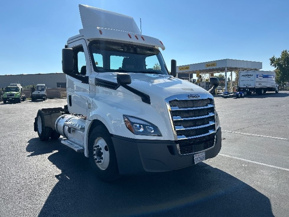 Day Cab Tractor-Heavy Duty Tractors-Freightliner-2020-T12642ST-Ceres-CA-239,906\n\t\tmiles-$ 51,000 - Image 1