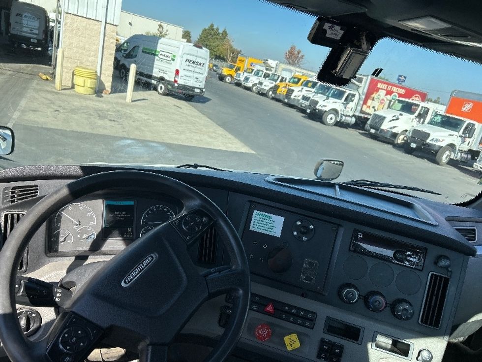 Day Cab Tractor-Heavy Duty Tractors-Freightliner-2020-T12642ST-Ceres-CA-239,906\n\t\tmiles-$ 51,000 - Image 11