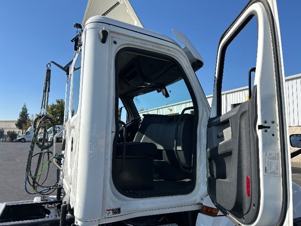 Day Cab Tractor-Heavy Duty Tractors-Freightliner-2020-T12642ST-Ceres-CA-239,906\n\t\tmiles-$ 51,000 - Image 12