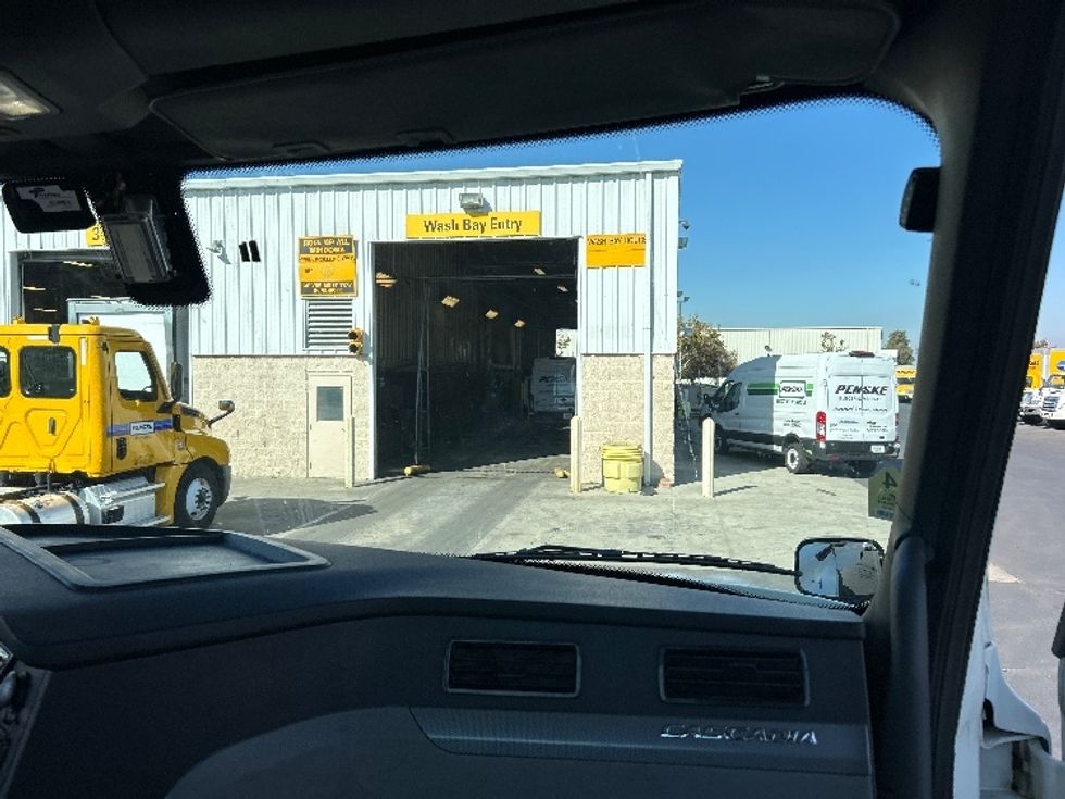 Day Cab Tractor-Heavy Duty Tractors-Freightliner-2020-T12642ST-Ceres-CA-239,906\n\t\tmiles-$ 51,000 - Image 13