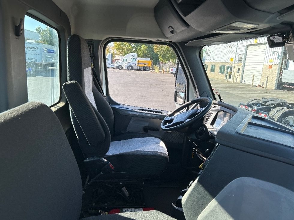 Day Cab Tractor-Heavy Duty Tractors-Freightliner-2020-T12642ST-Ceres-CA-239,906\n\t\tmiles-$ 51,000 - Image 14