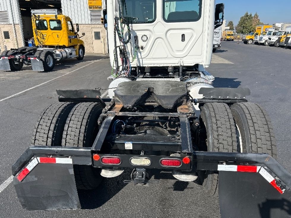 Day Cab Tractor-Heavy Duty Tractors-Freightliner-2020-T12642ST-Ceres-CA-239,906\n\t\tmiles-$ 51,000 - Image 6