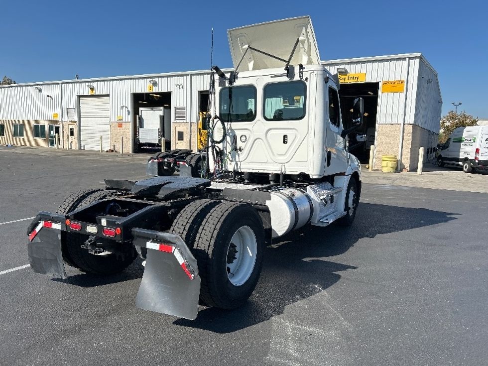 Day Cab Tractor-Heavy Duty Tractors-Freightliner-2020-T12642ST-Ceres-CA-239,906\n\t\tmiles-$ 51,000 - Image 7