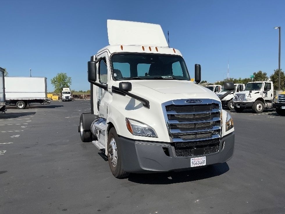 Day Cab Tractor-Heavy Duty Tractors-Freightliner-2020-T12642ST-Ceres-CA-494,245\n\t\tmiles-$ 36,500 - Image 1