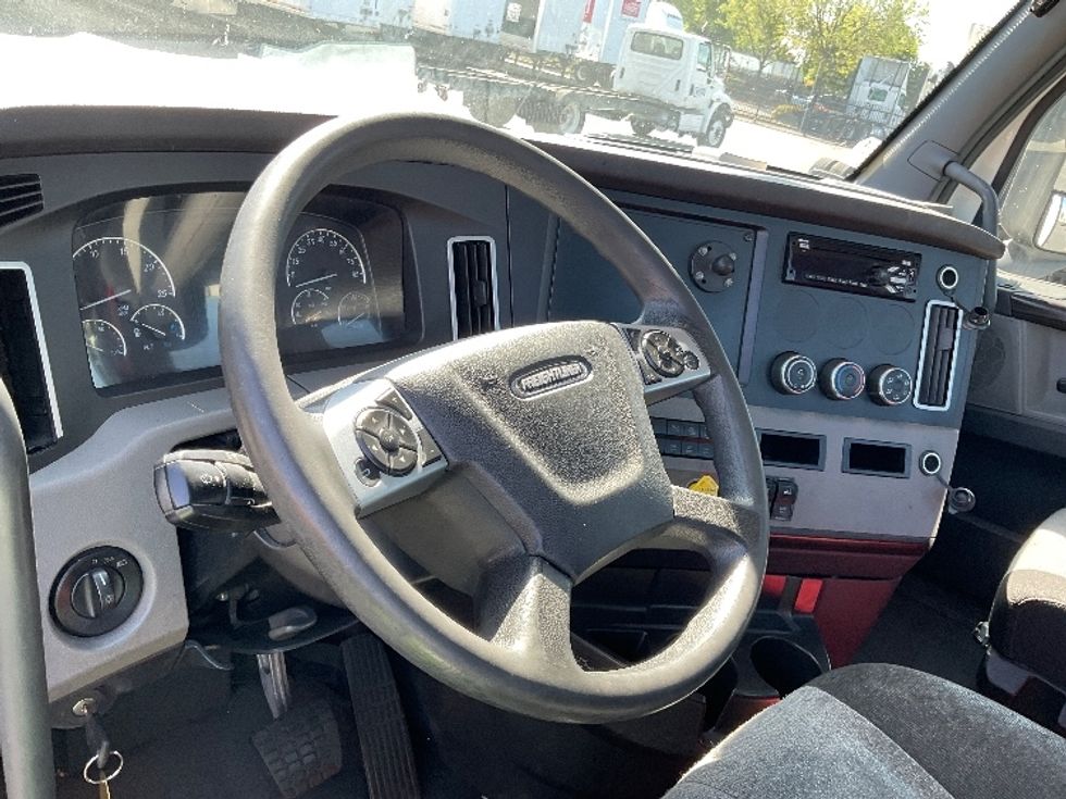 Day Cab Tractor-Heavy Duty Tractors-Freightliner-2020-T12642ST-Ceres-CA-494,245\n\t\tmiles-$ 36,500 - Image 11