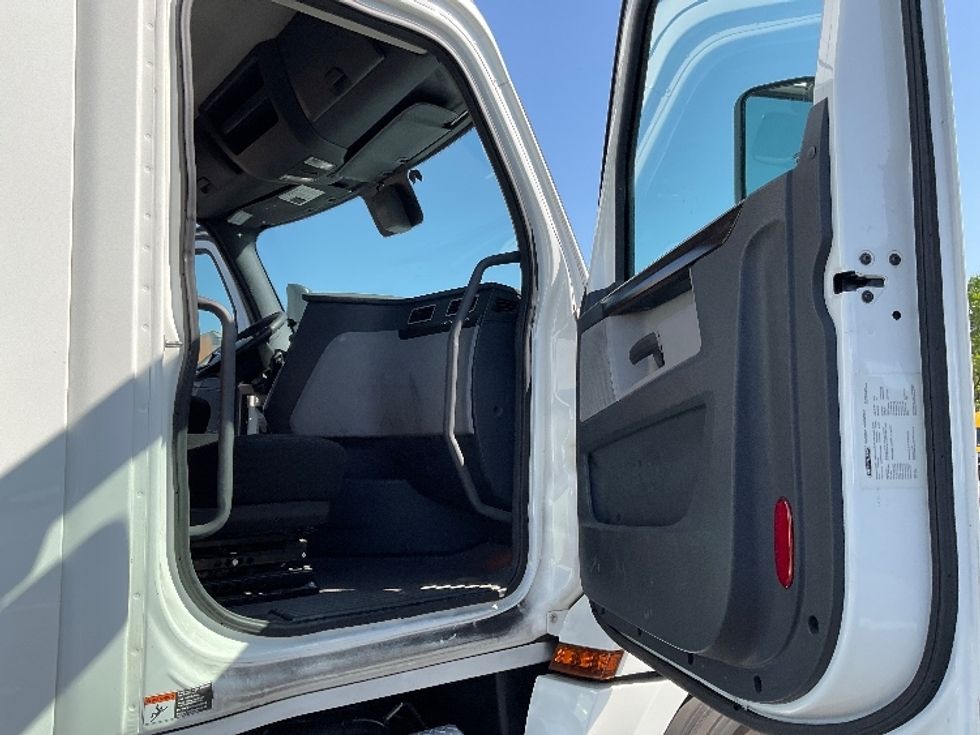Day Cab Tractor-Heavy Duty Tractors-Freightliner-2020-T12642ST-Ceres-CA-494,245\n\t\tmiles-$ 36,500 - Image 12