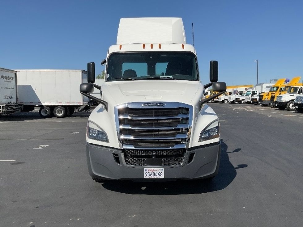 Day Cab Tractor-Heavy Duty Tractors-Freightliner-2020-T12642ST-Ceres-CA-494,245\n\t\tmiles-$ 36,500 - Image 2