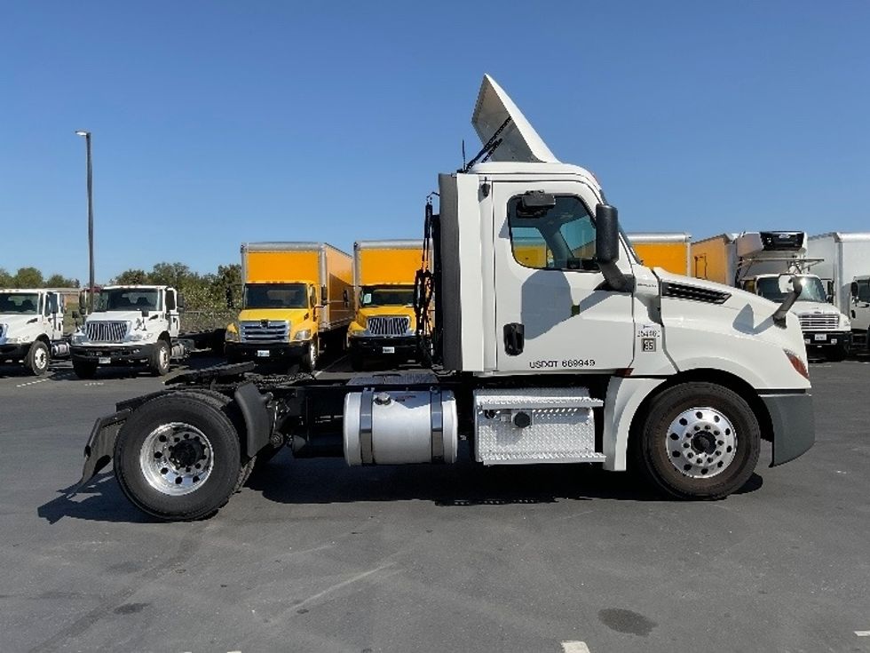 Day Cab Tractor-Heavy Duty Tractors-Freightliner-2020-T12642ST-Ceres-CA-494,245\n\t\tmiles-$ 36,500 - Image 8