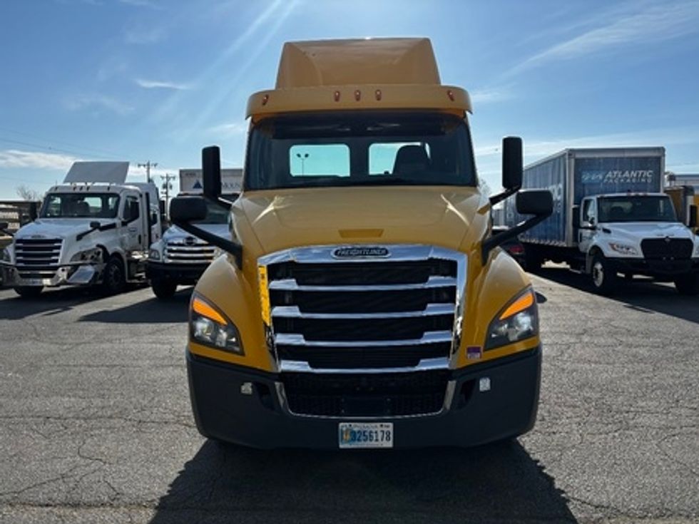 Day Cab Tractor-Heavy Duty Tractors-Freightliner-2020-T12642ST-Charlotte-NC-272,024\n\t\tmiles-$ 40,000 - Image 1