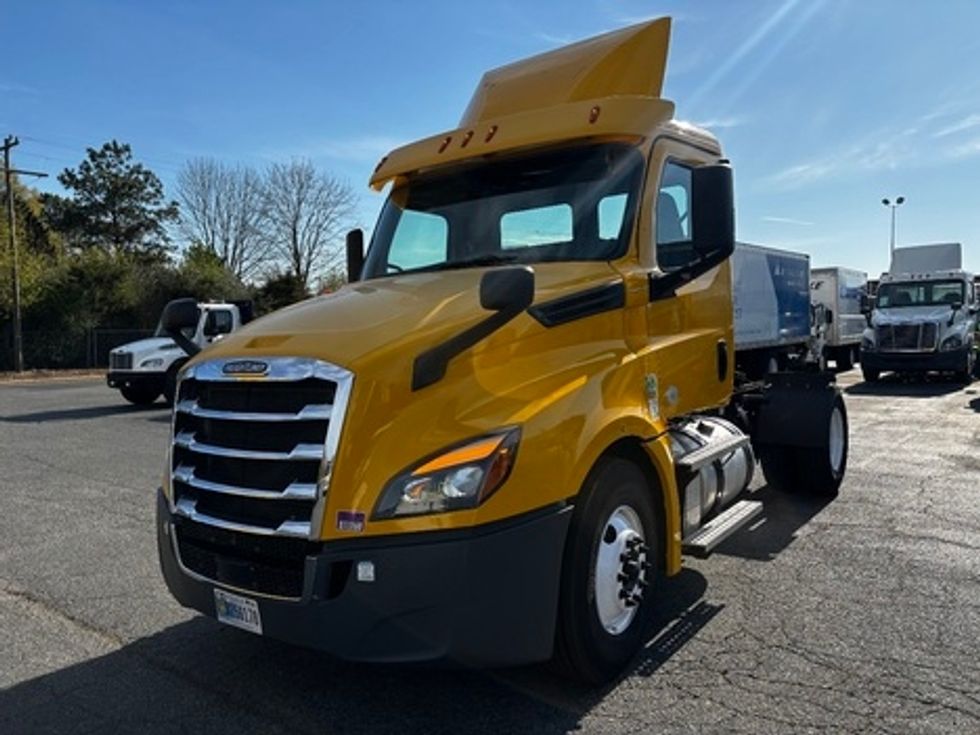 Day Cab Tractor-Heavy Duty Tractors-Freightliner-2020-T12642ST-Charlotte-NC-272,024\n\t\tmiles-$ 40,000 - Image 2