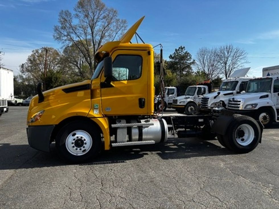 Day Cab Tractor-Heavy Duty Tractors-Freightliner-2020-T12642ST-Charlotte-NC-272,024\n\t\tmiles-$ 40,000 - Image 3