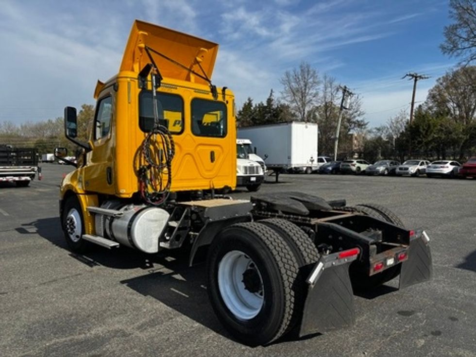 Day Cab Tractor-Heavy Duty Tractors-Freightliner-2020-T12642ST-Charlotte-NC-272,024\n\t\tmiles-$ 40,000 - Image 4