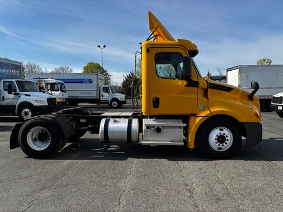 Day Cab Tractor-Heavy Duty Tractors-Freightliner-2020-T12642ST-Charlotte-NC-272,024\n\t\tmiles-$ 40,000 - Image 8