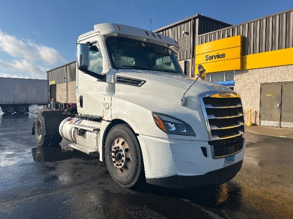 Day Cab Tractor-Heavy Duty Tractors-Freightliner-2020-T12642ST-Chicopee-MA-549,613\n\t\tmiles-$ 28,000 - Image 1